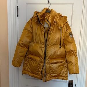 Fitouch Gold Hooded Puffer Jacket. Size M. Polyester with Hood Down Insulation.